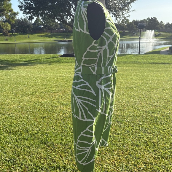 Harold’s: Green Leaf Print Sleeveless Dress - Picture 6 of 9